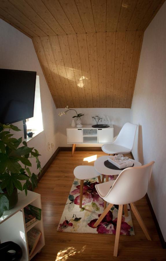 トゥームGaestezimmer Im Gruenen Hausアパートメント エクステリア 写真