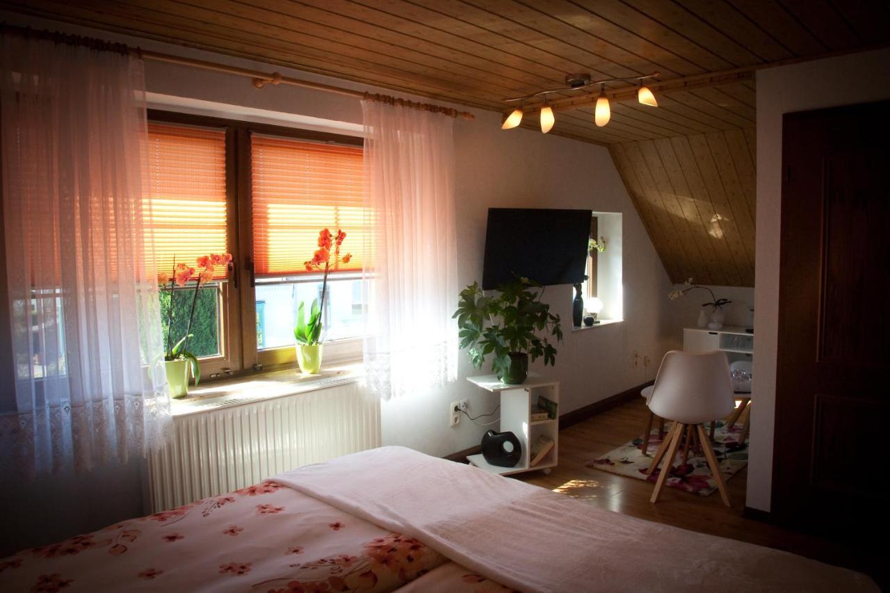 トゥームGaestezimmer Im Gruenen Hausアパートメント エクステリア 写真